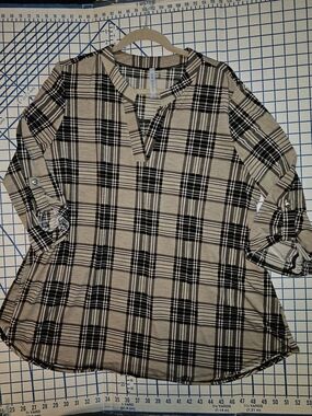 Dear Scarlett Beige, Pink and Black Plaid Tunic. 2X.